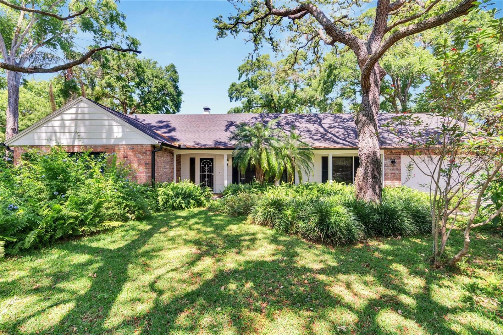 Property Photo:  610 Valle Vista Drive  FL 33511 