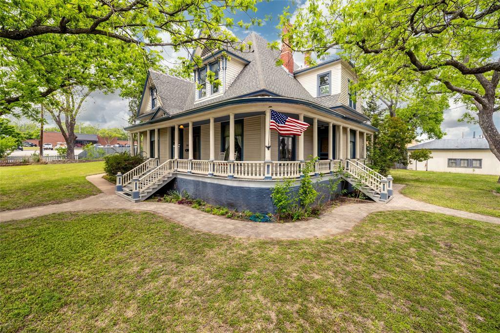 Property Photo:  202 W Oak Street  TX 76086 