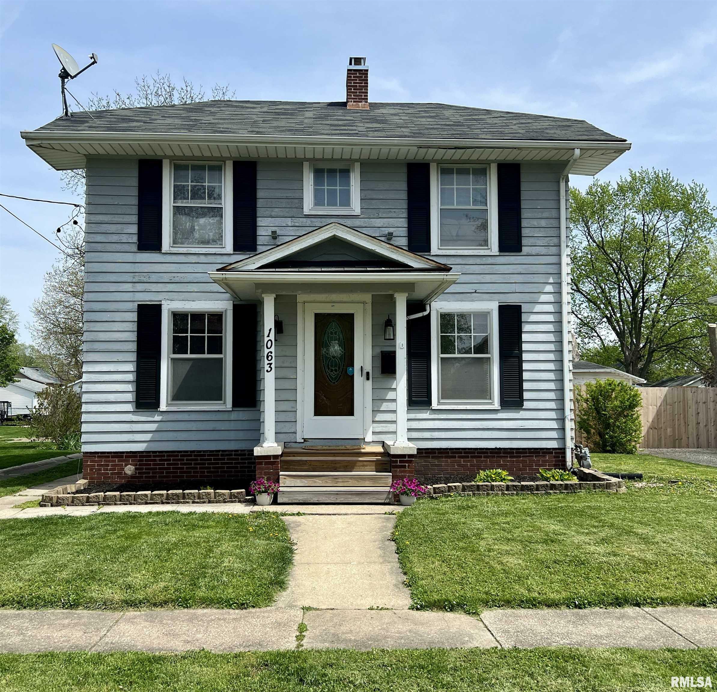 Property Photo:  1063 Jefferson Street  IL 61401 