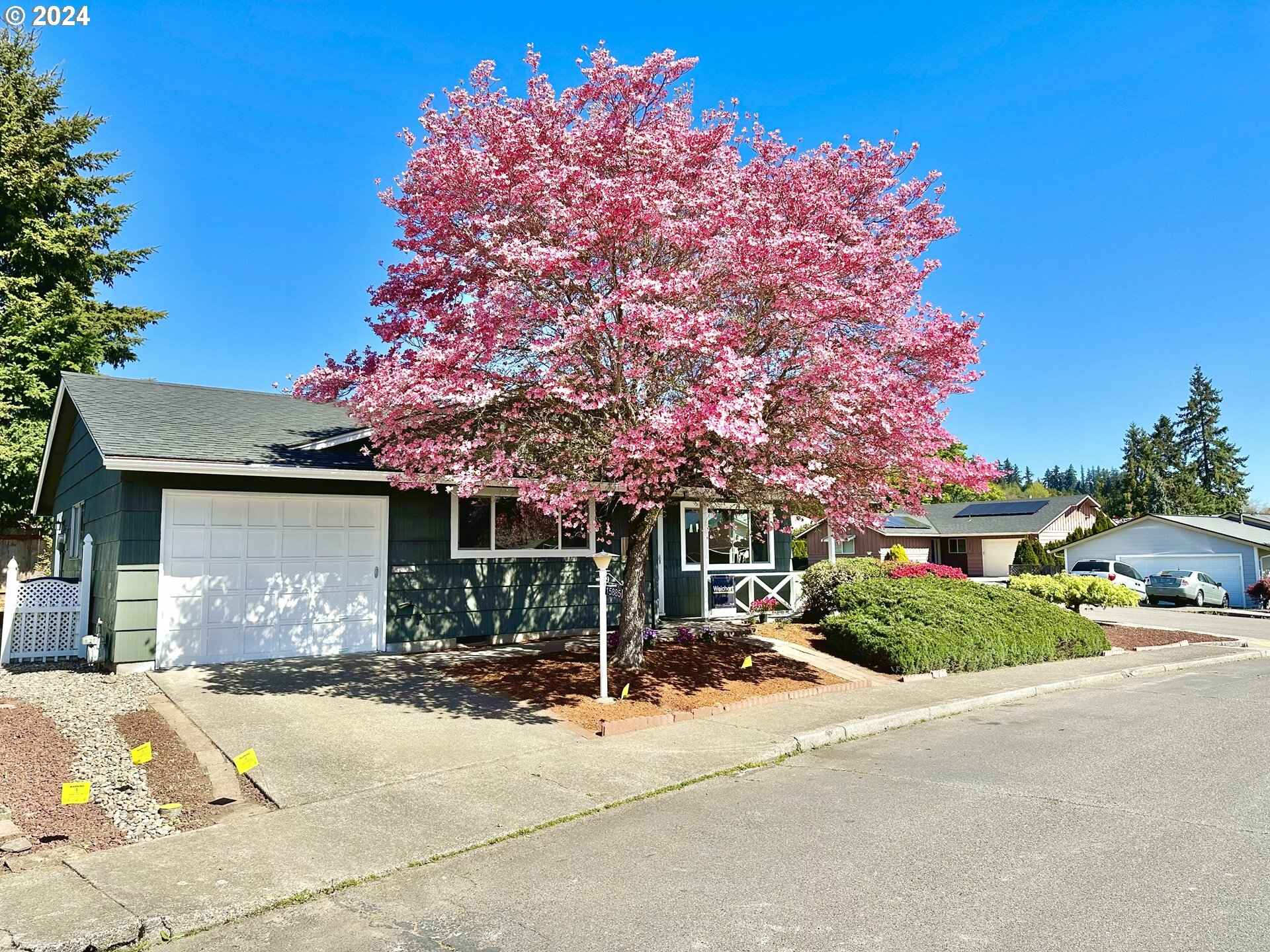 Property Photo:  15885 SW Queen Victoria Pl  OR 97224 