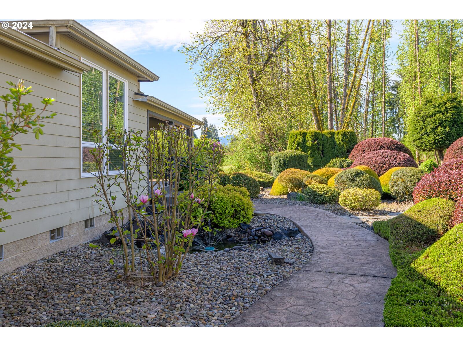 Property Photo: 85961 Edenvale Rd 74 OR 97455