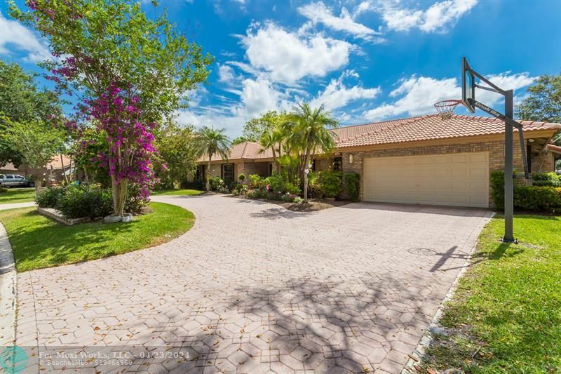 Property Photo:  305 NW 111th Ave  FL 33071 