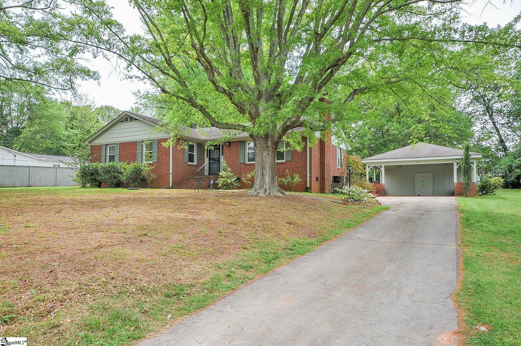 Property Photo: 202 Rockmont Road SC 29615