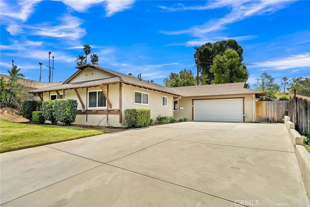 Property Photo:  380 Glenhill Drive  CA 92507 