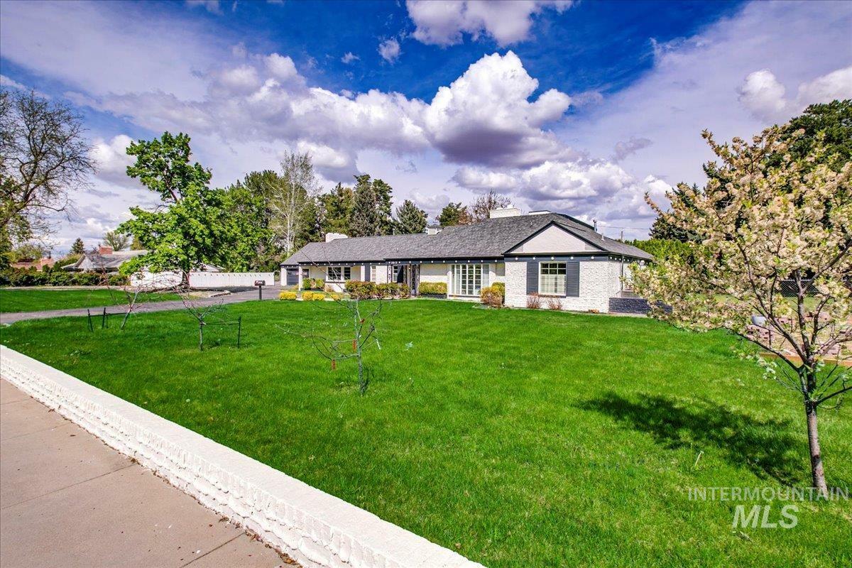 Property Photo:  2013 S 10th Ave  ID 83605 