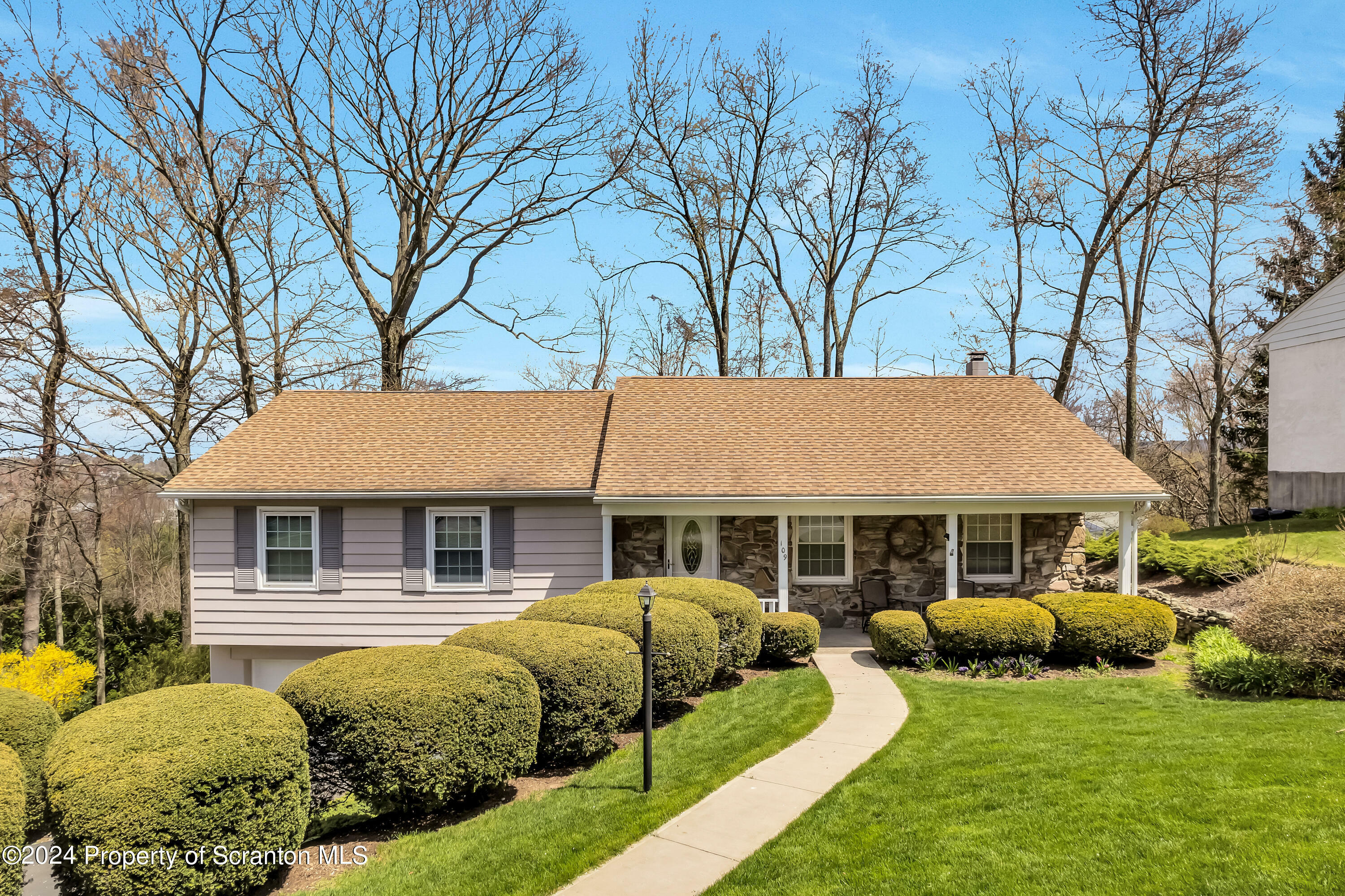 Property Photo:  109 Woodside Drive  PA 18411 