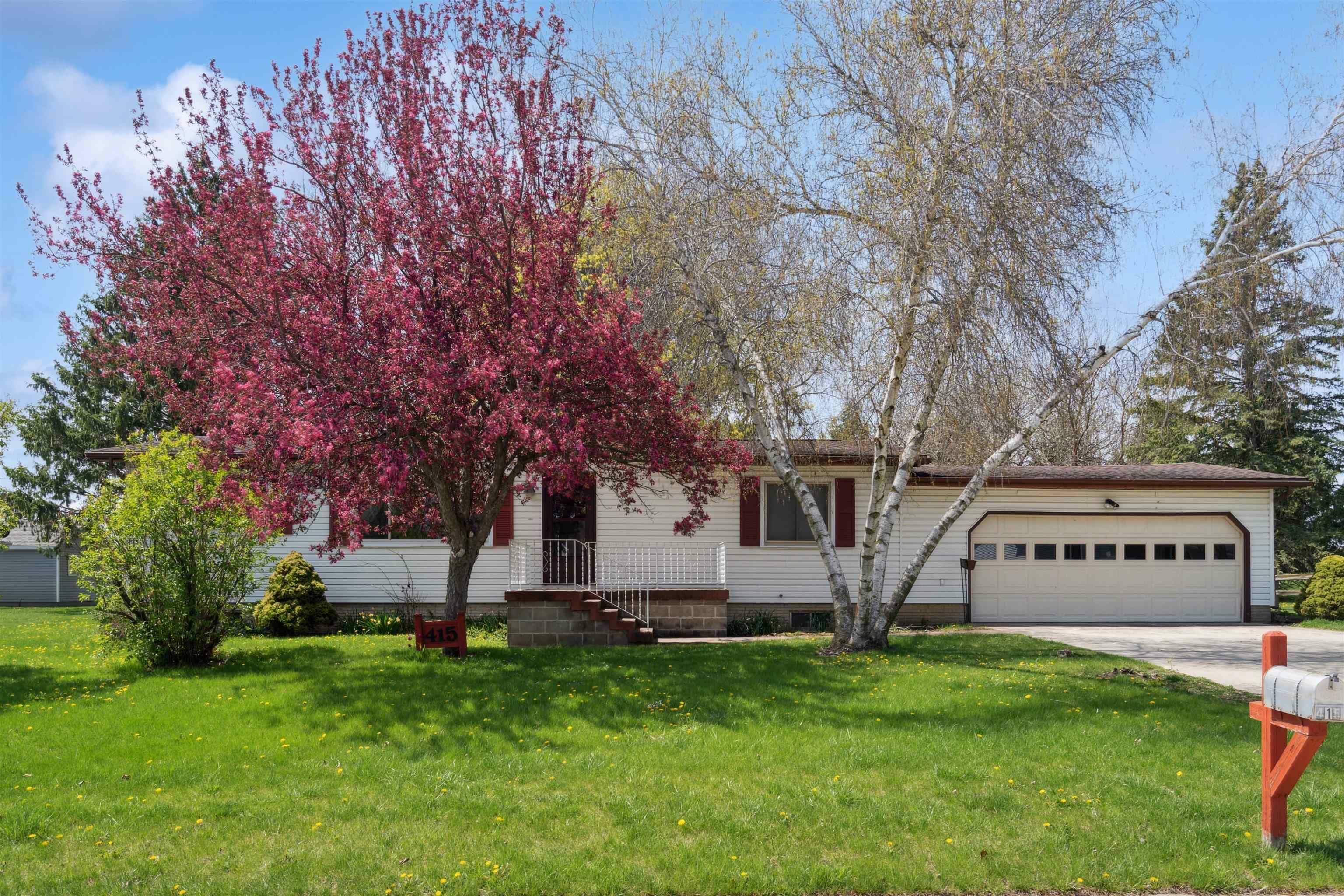 Property Photo:  415 Westwood Drive  IA 52076 