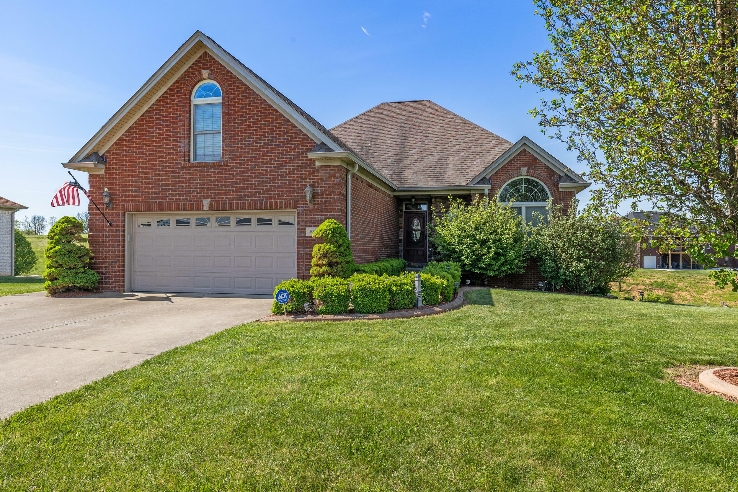 Property Photo: 1056 Harbour Lane KY 40342