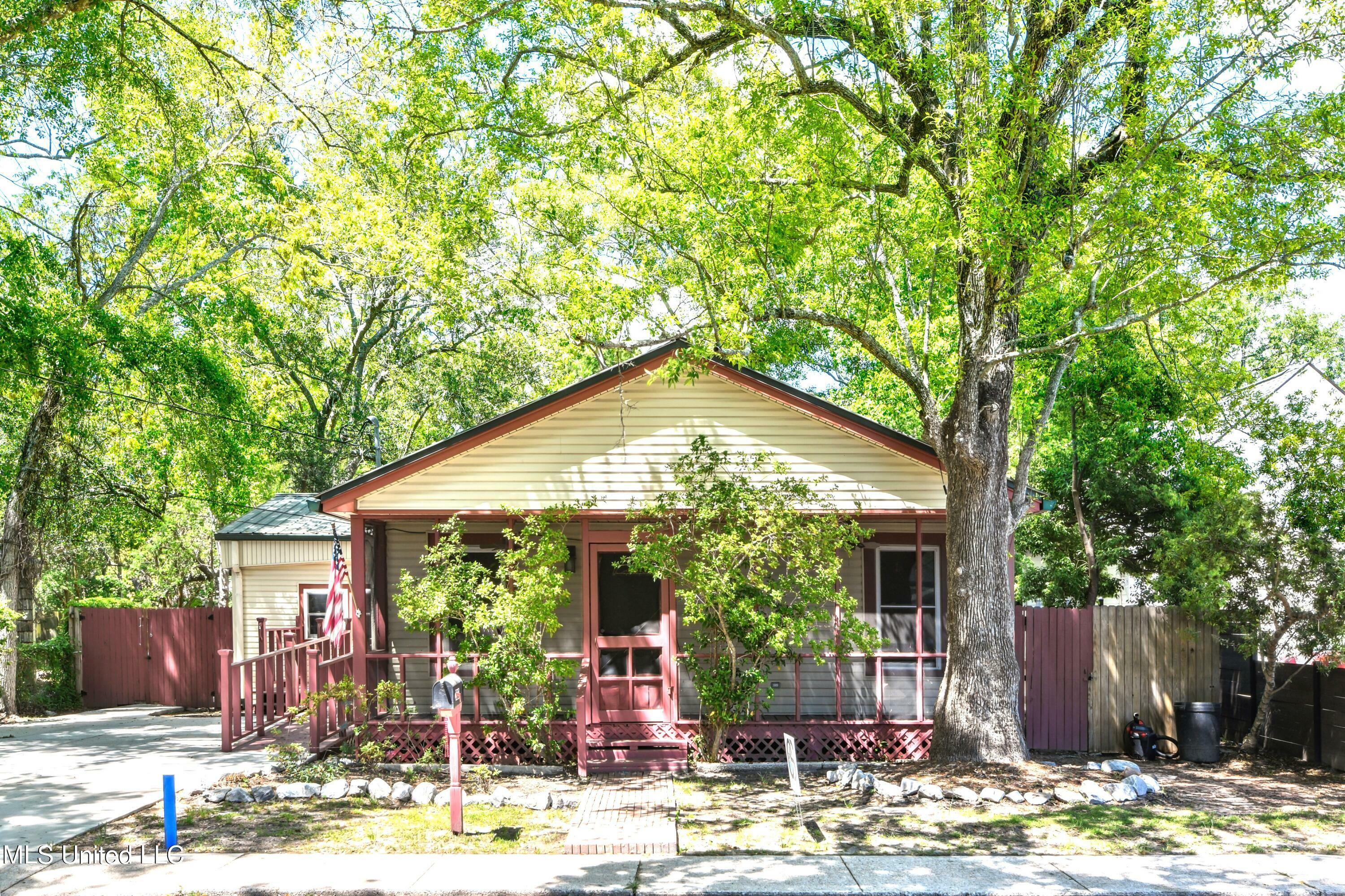 Property Photo:  1513 Porter Avenue  MS 39564 