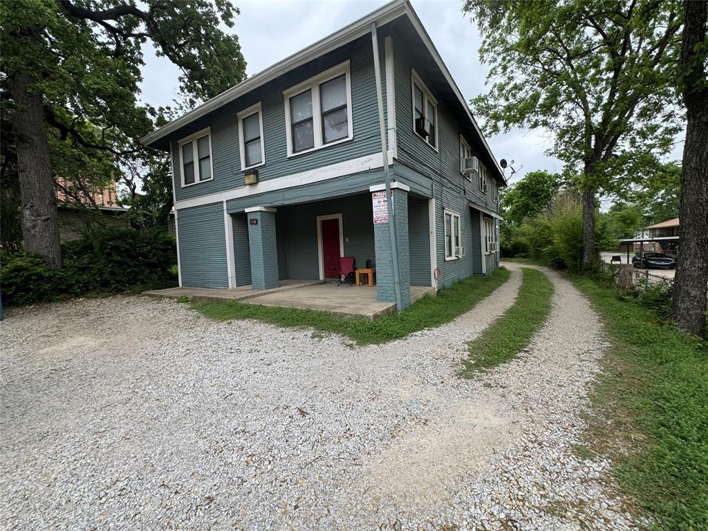 Property Photo: 1116 N Bell Avenue 1 TX 76209