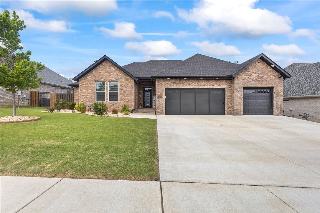 Property Photo:  1540 Westridge Lane  AR 72719 