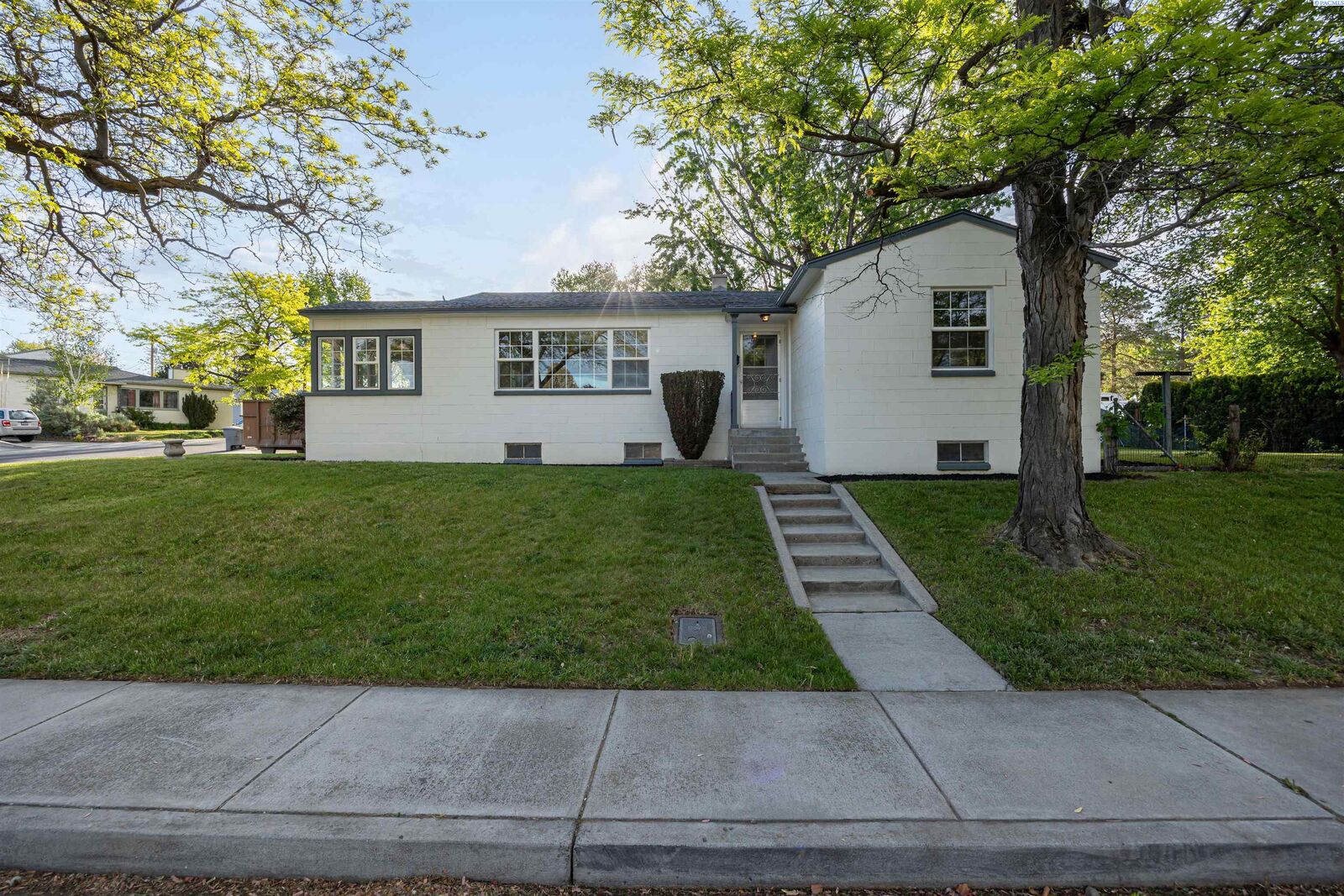 Property Photo:  1904 Davison Ave  WA 99354 