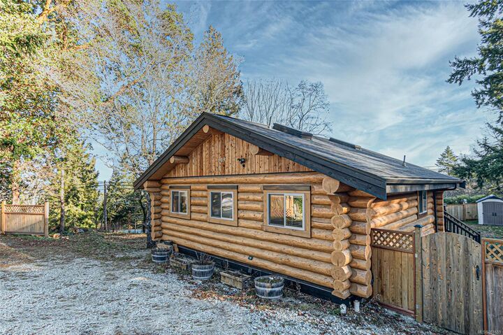 Property Photo: 109 Cranberry Rd BC V8K 2G9