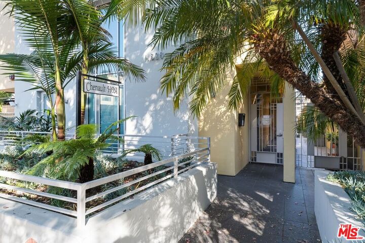 11628   Chenault St 105  Los Angeles CA 90049 photo
