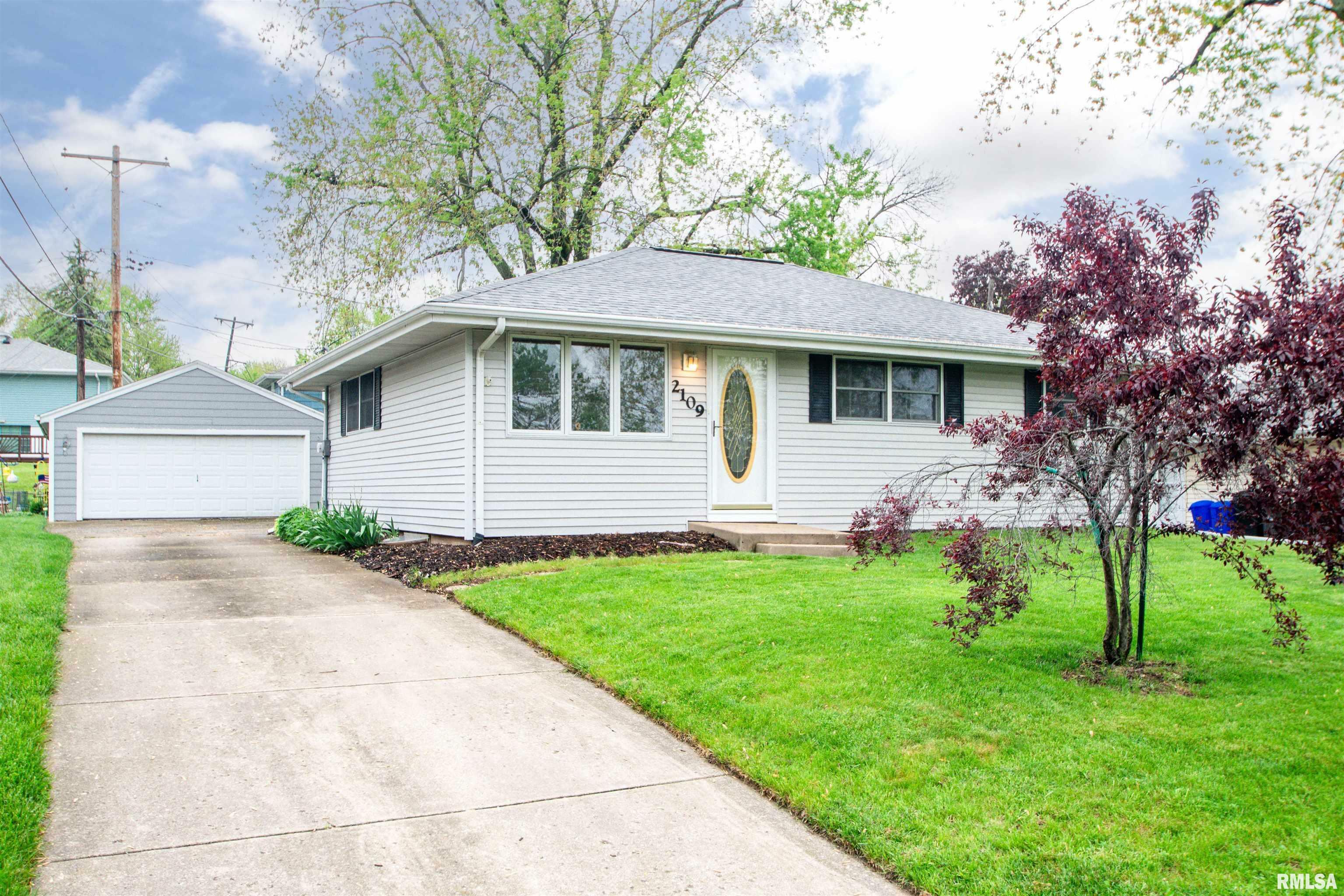 Property Photo:  2109 W Austin Drive  IL 61614 