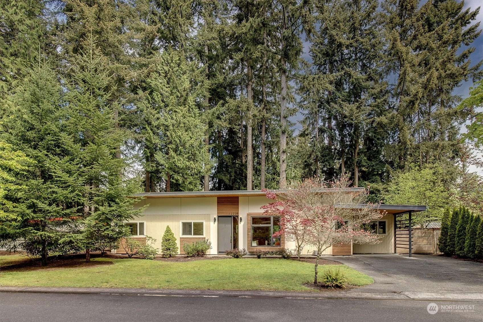 Property Photo:  12226 NE 64th Street  WA 98033 