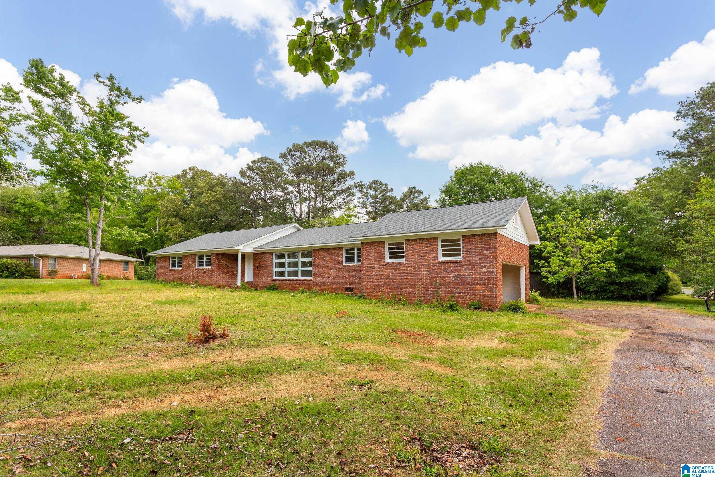 Property Photo:  1012 Cloverdale Circle  AL 35160 