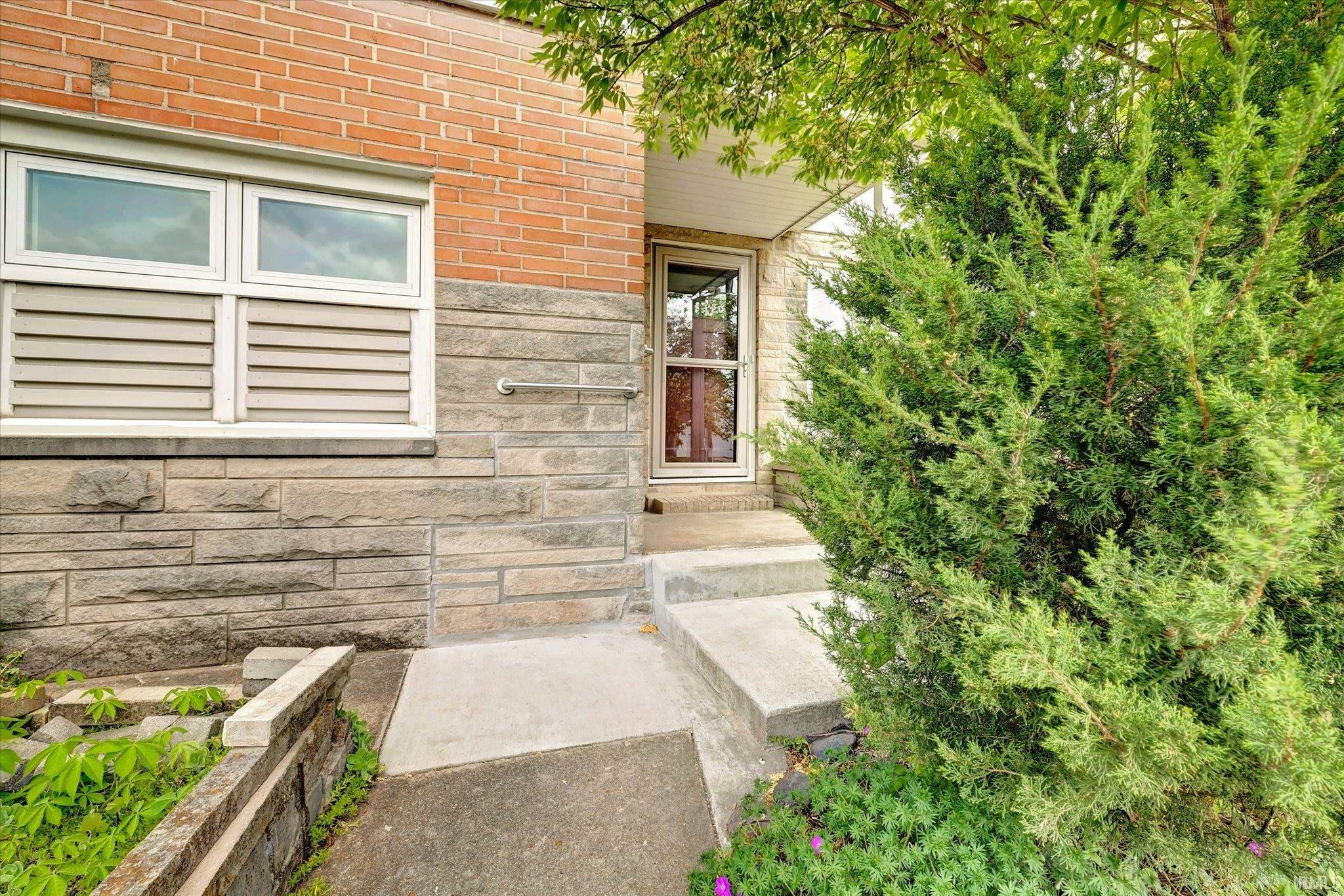 Property Photo:  229 S Hillsdale Drive  IN 47408-4234 