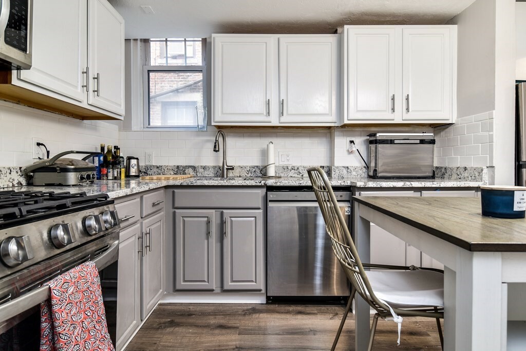 Property Photo:  31 Queensberry St B  MA 02215 