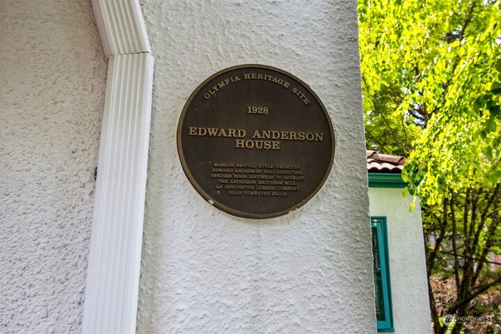 Property Photo:  417  Olympic Way SW  WA 98502 