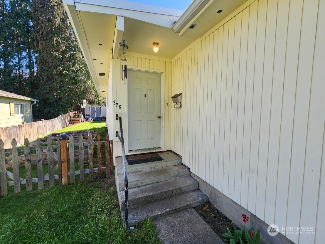 Property Photo:  328 E Lopez  WA 98362 