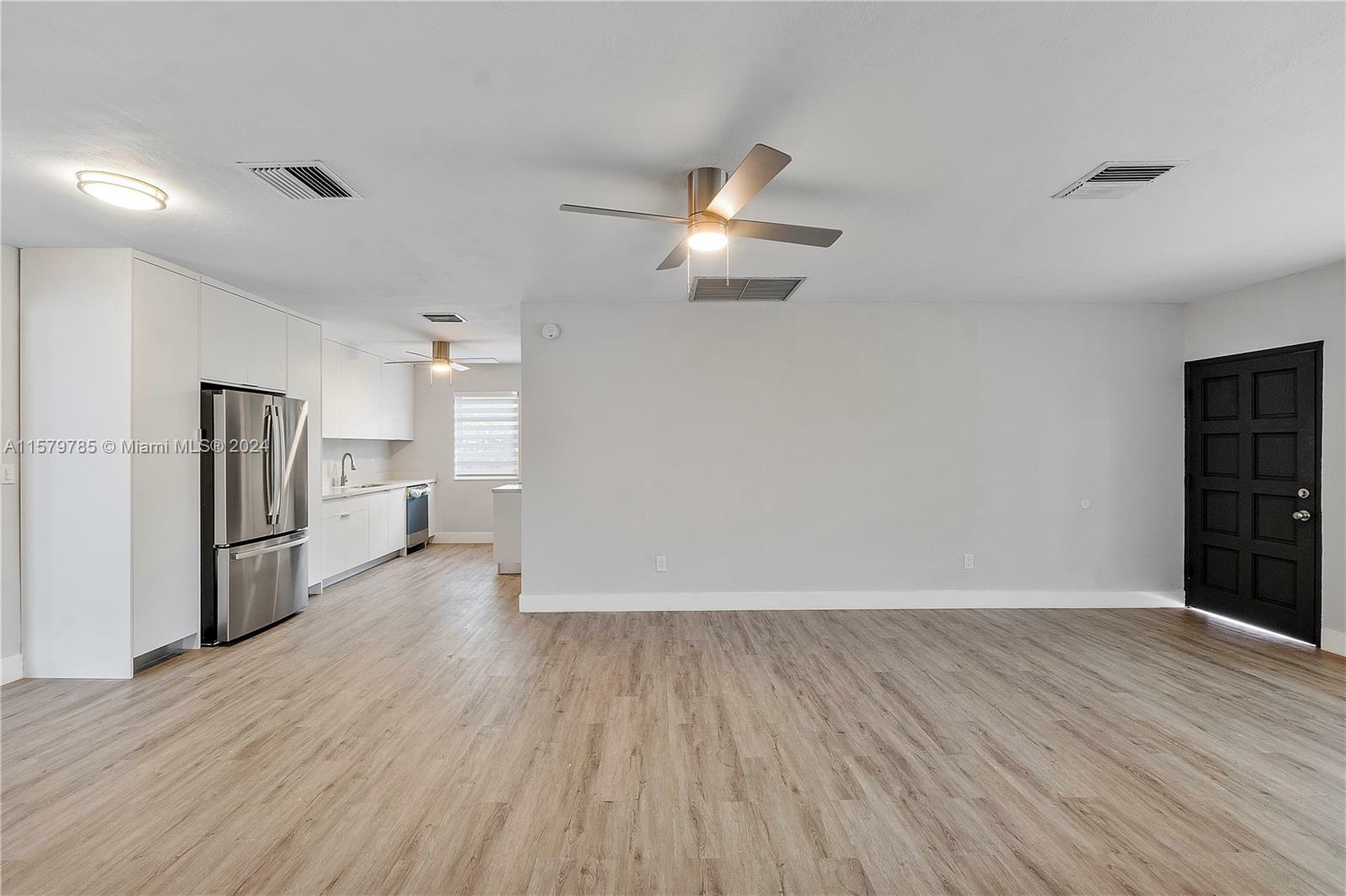 Property Photo:  760 NE 145th St  FL 33161 