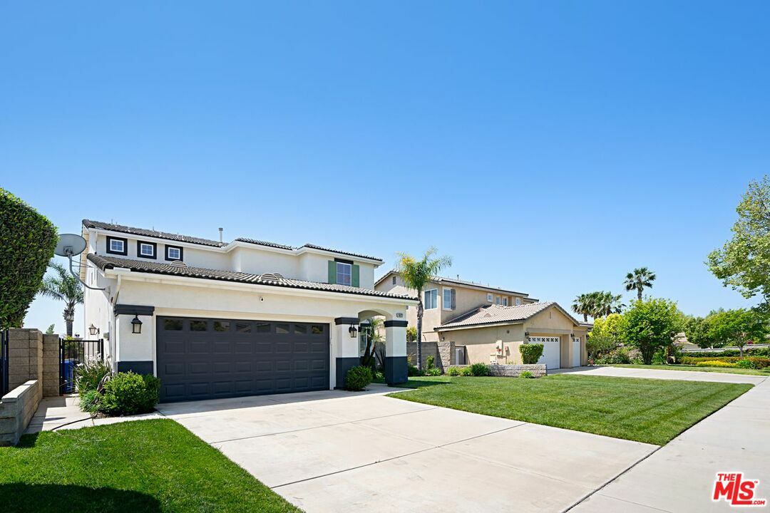 Property Photo:  15121   Holiday Dr  CA 92336 