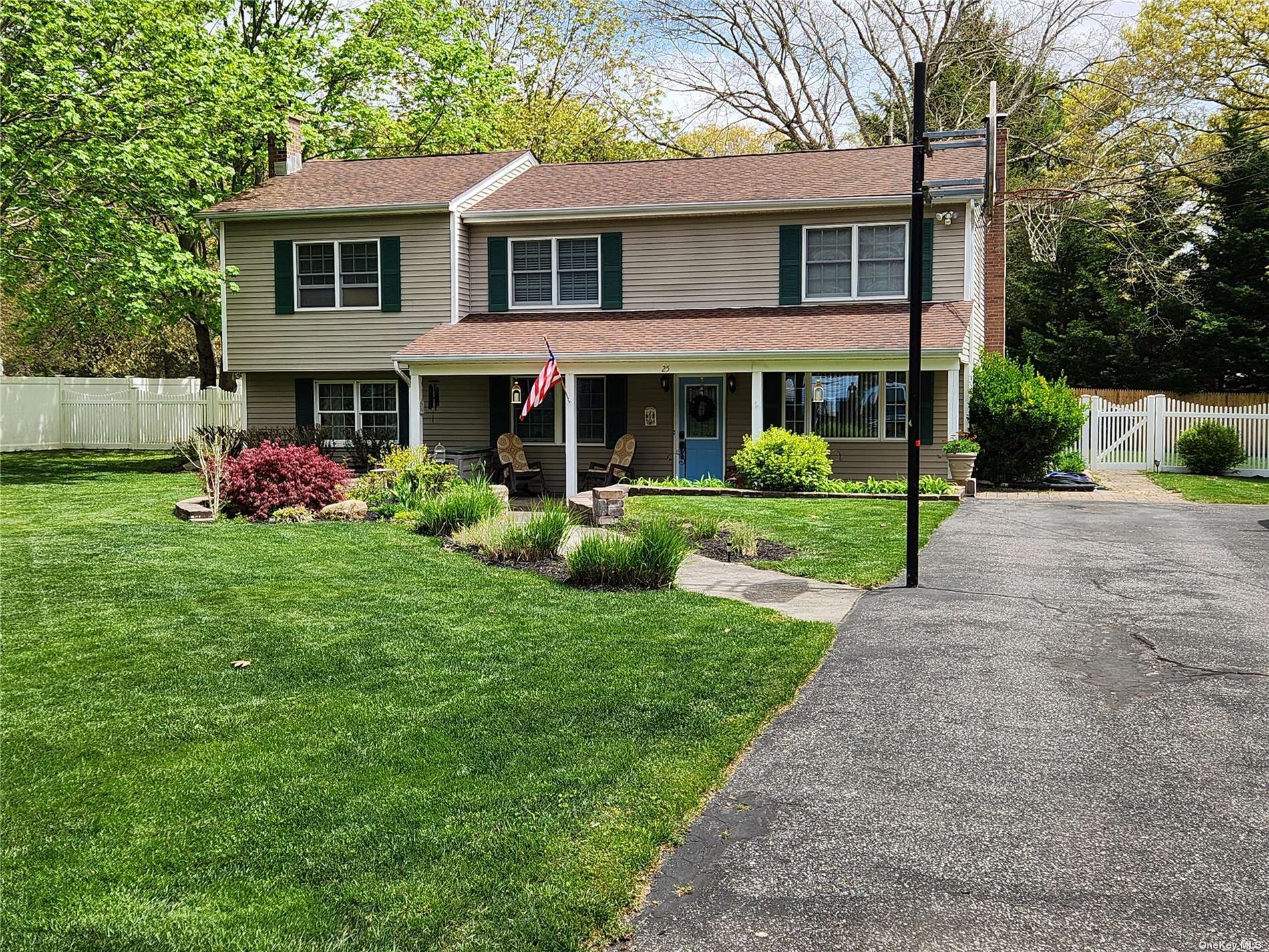 Property Photo:  25 Giant Oak Road  NY 11961 