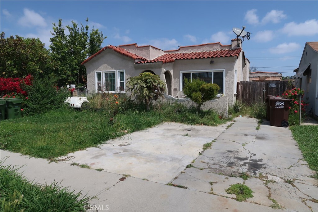 Property Photo:  925 E Stockton Avenue  CA 90221 