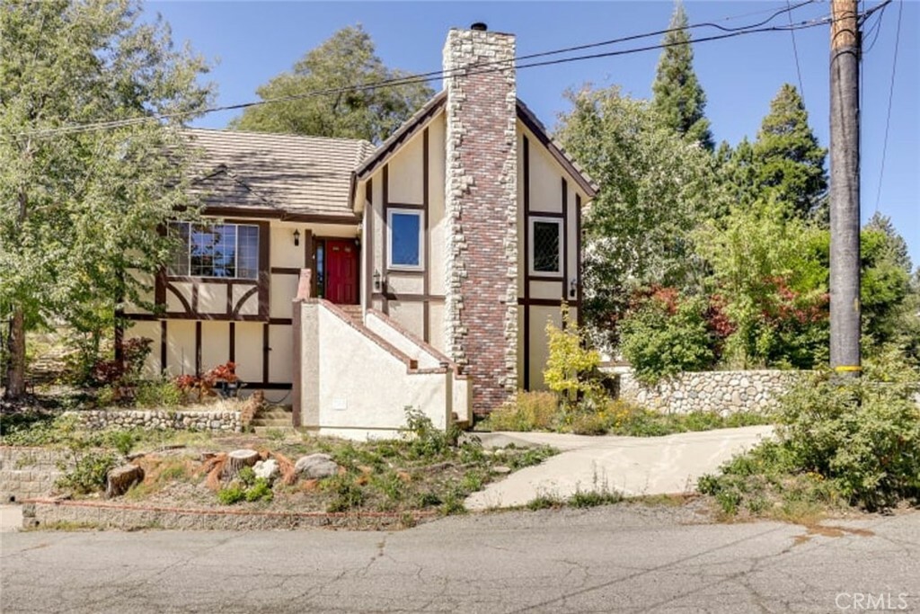 Property Photo: 196 Hillcrest Court CA 92352