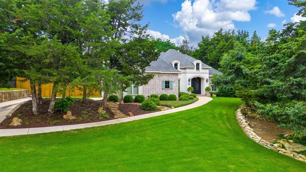 Property Photo:  217 Hidden Meadow Circle  TX 76065 