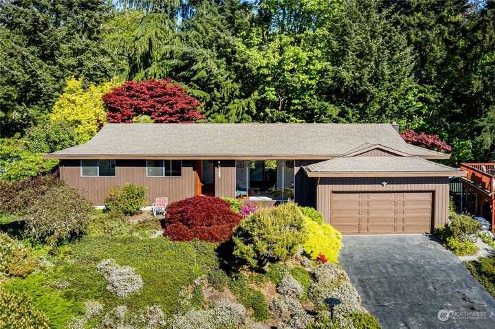 Property Photo:  13744 16th Avenue SW  WA 98166 
