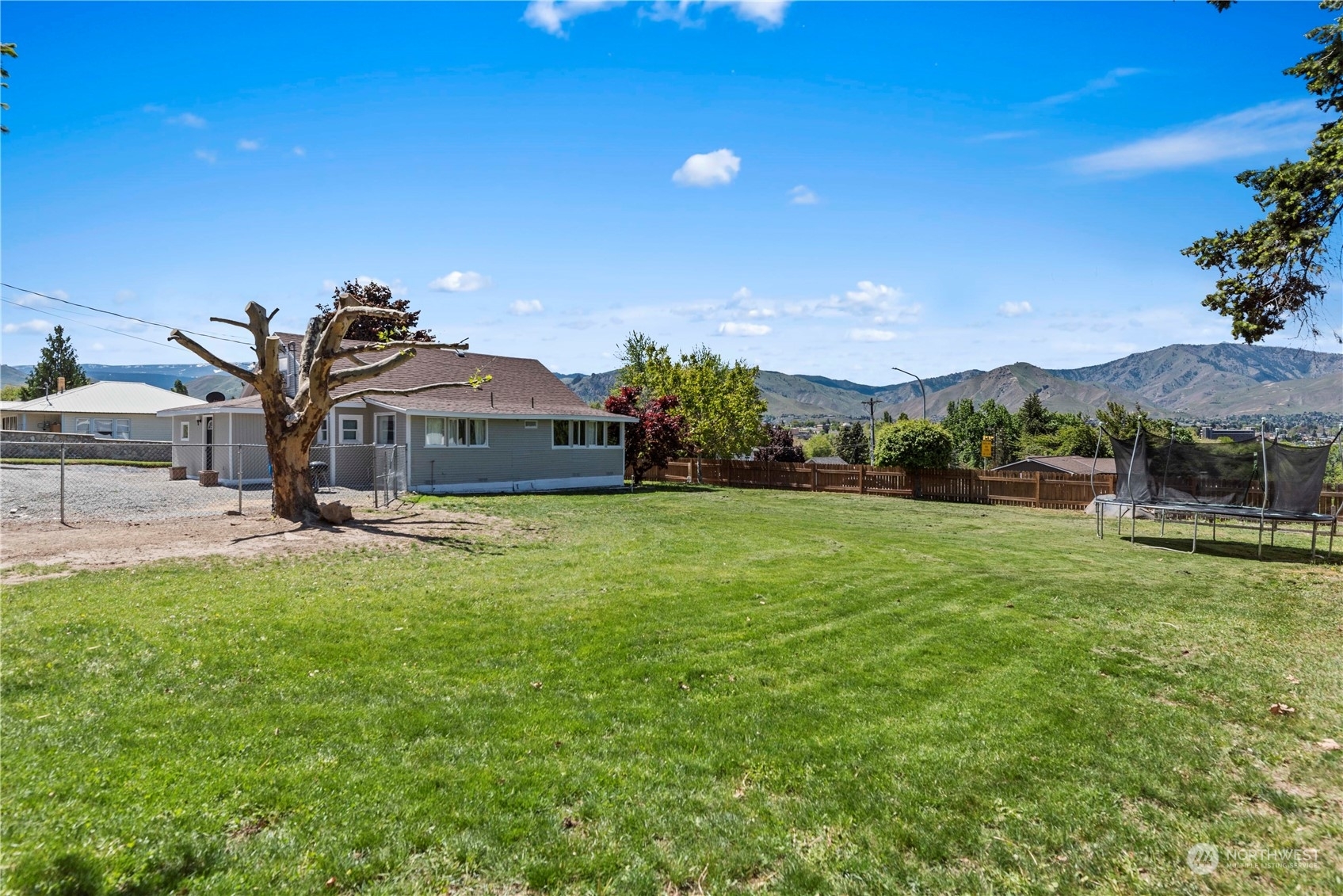 Property Photo:  1501 Sunset Highway  WA 98802 