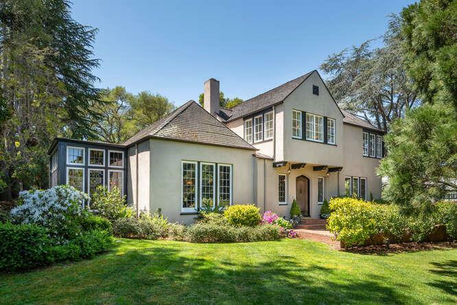 Property Photo: 315 Arden Road CA 94010