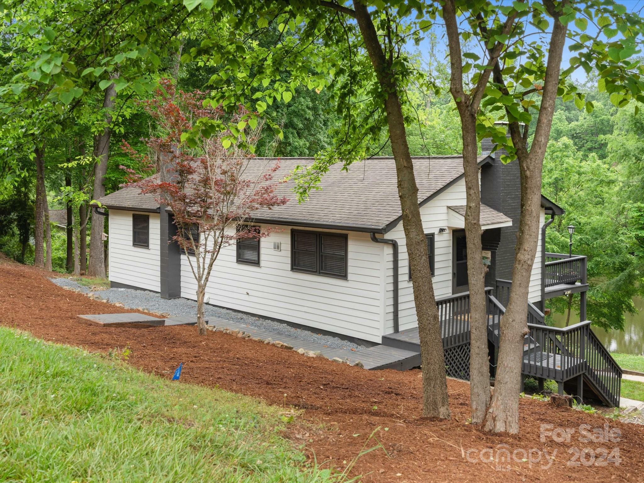 Property Photo:  7113 Signer Road  NC 28278 