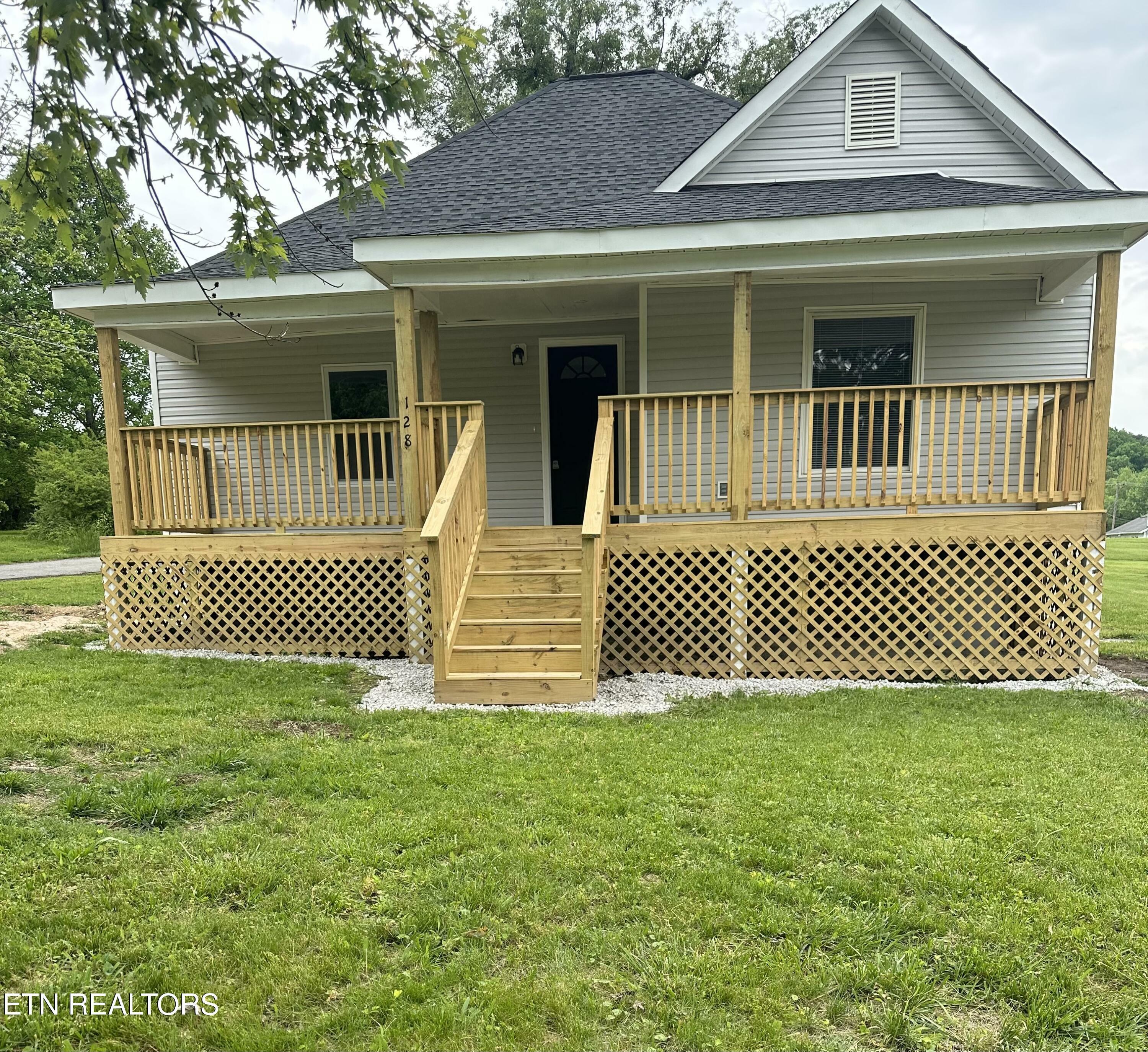 Property Photo:  128 N Ridge Ave  TN 37854 