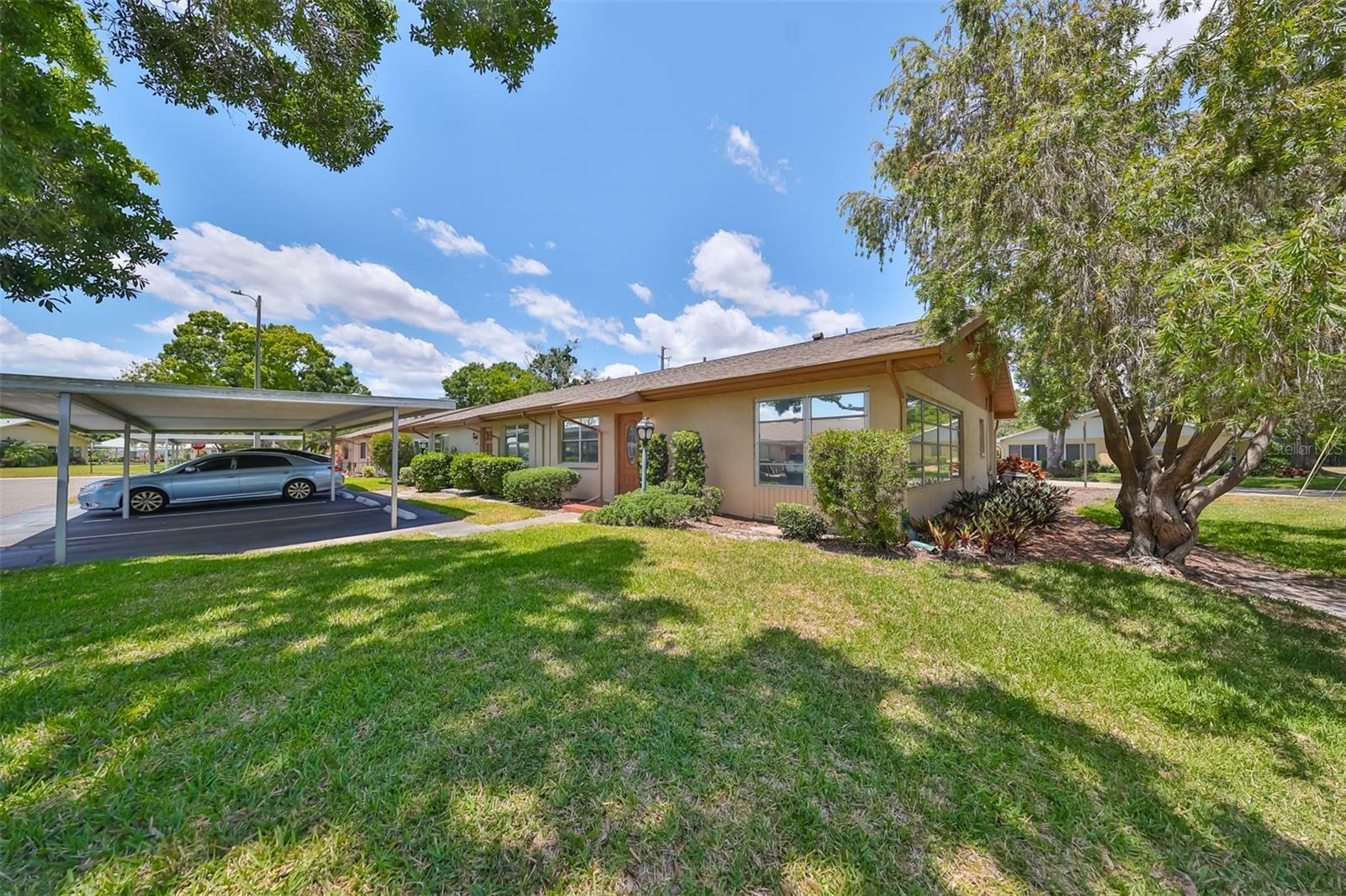 Property Photo:  108 Gloucester Boulevard  FL 33573 