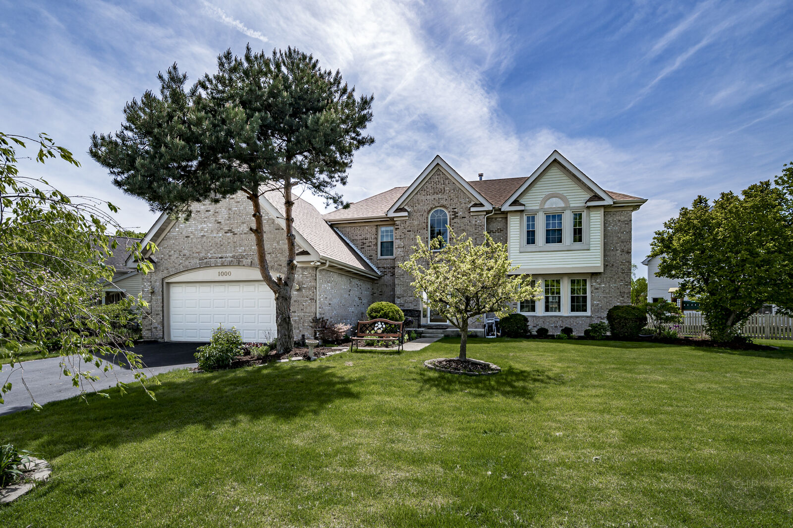 Property Photo:  1000 E Amberwood Circle  IL 60563 