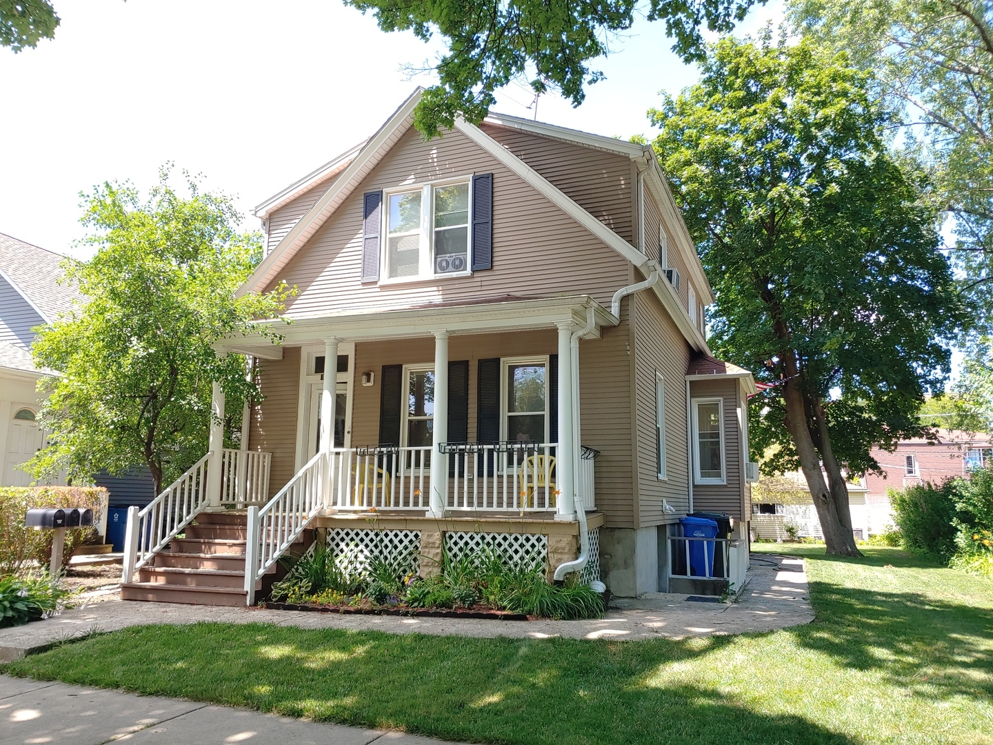 Property Photo:  1422 Oakwood Avenue 1  IL 60016 