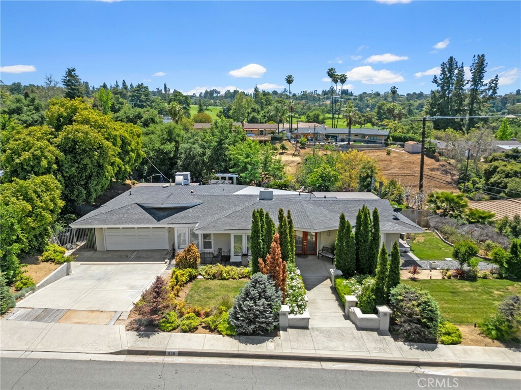 Property Photo: 536 Fairway Drive CA 92373