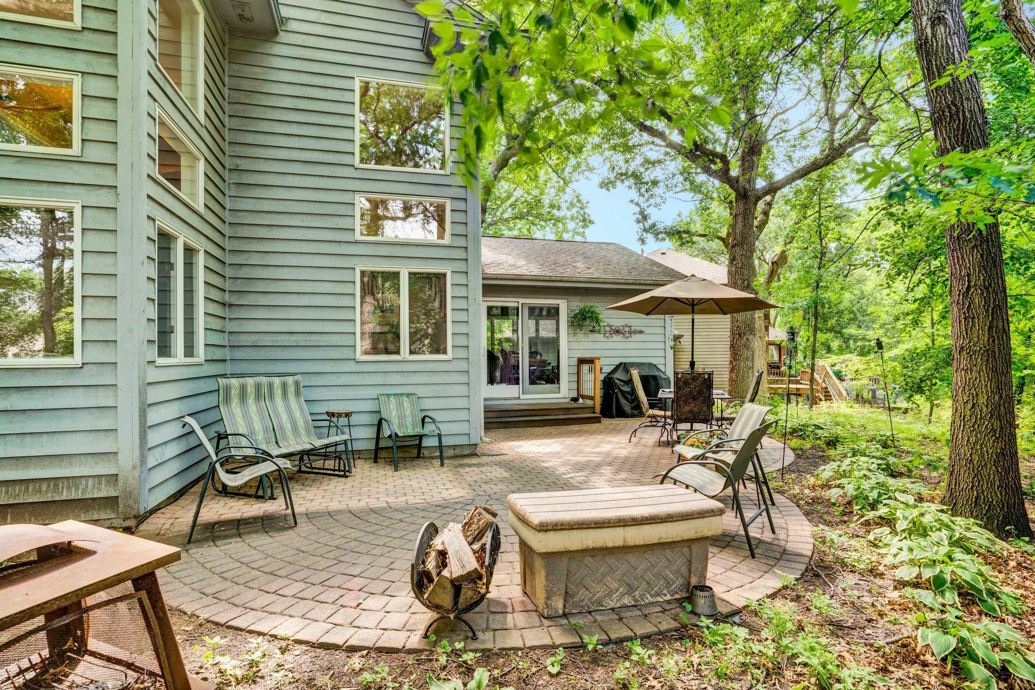 Property Photo:  904 Connor Court E  MN 55109 