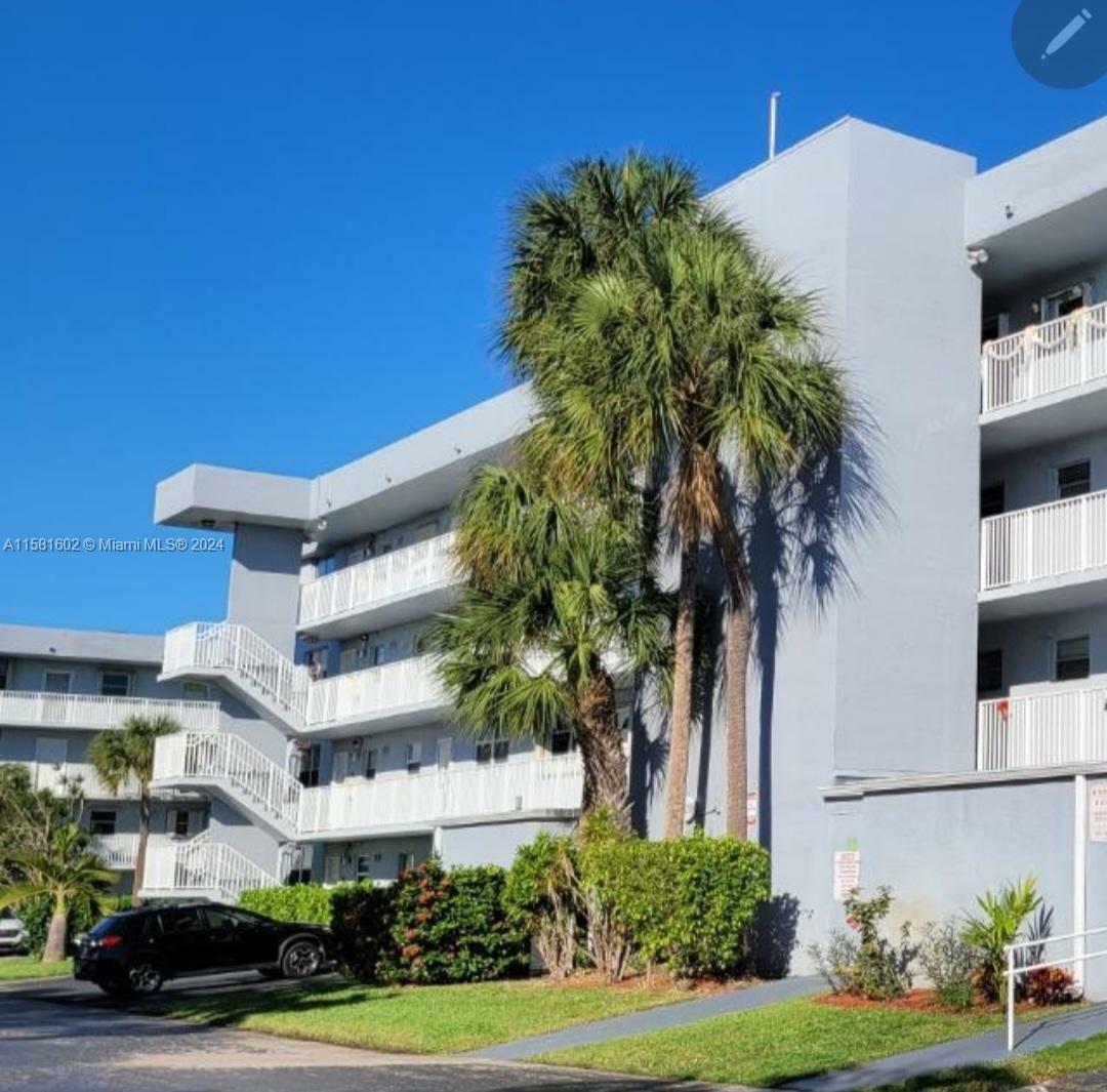 Property Photo:  120 Royal Park Dr 3B  FL 33309 