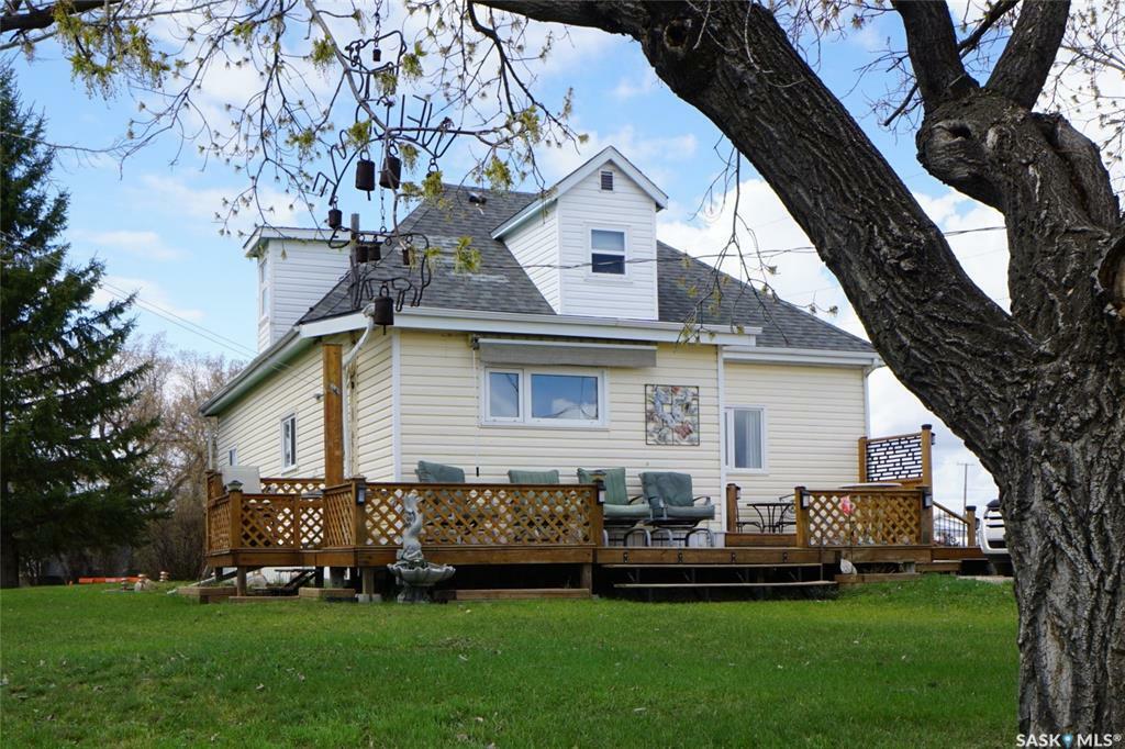 Property Photo:  743 Rink Avenue  SK S0G 0H0 