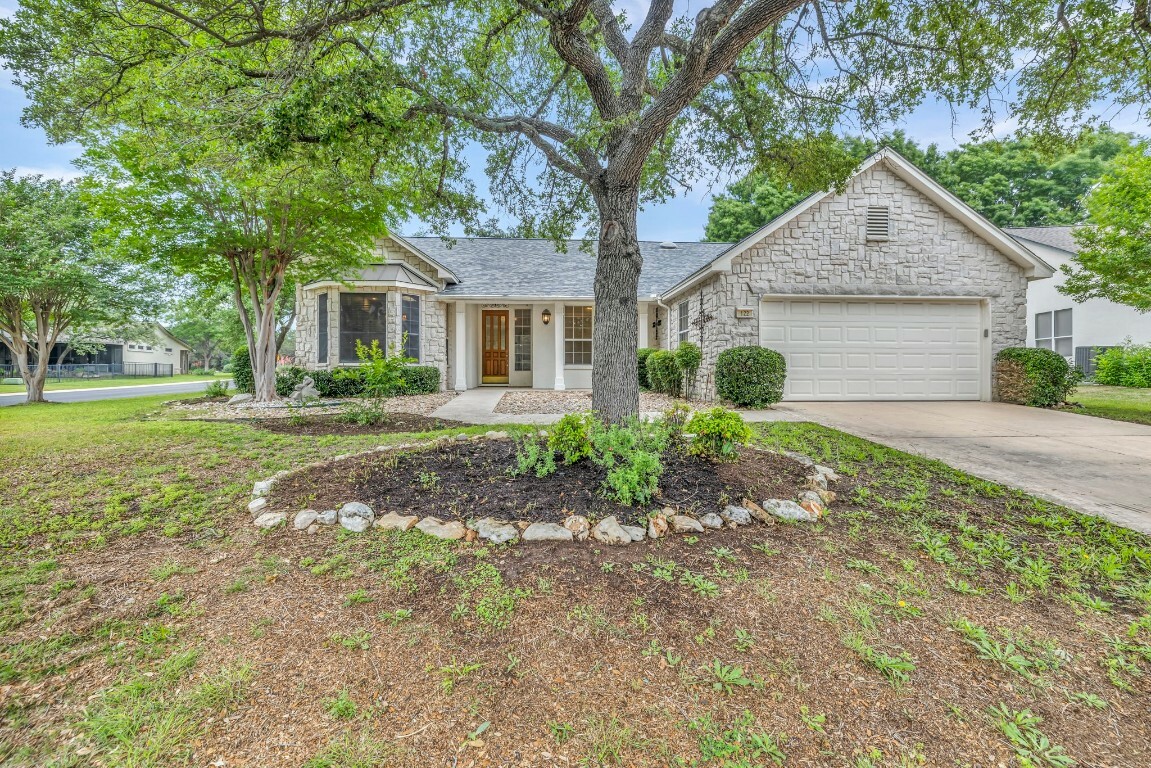 Property Photo:  122 Goodwater Street  TX 78633 