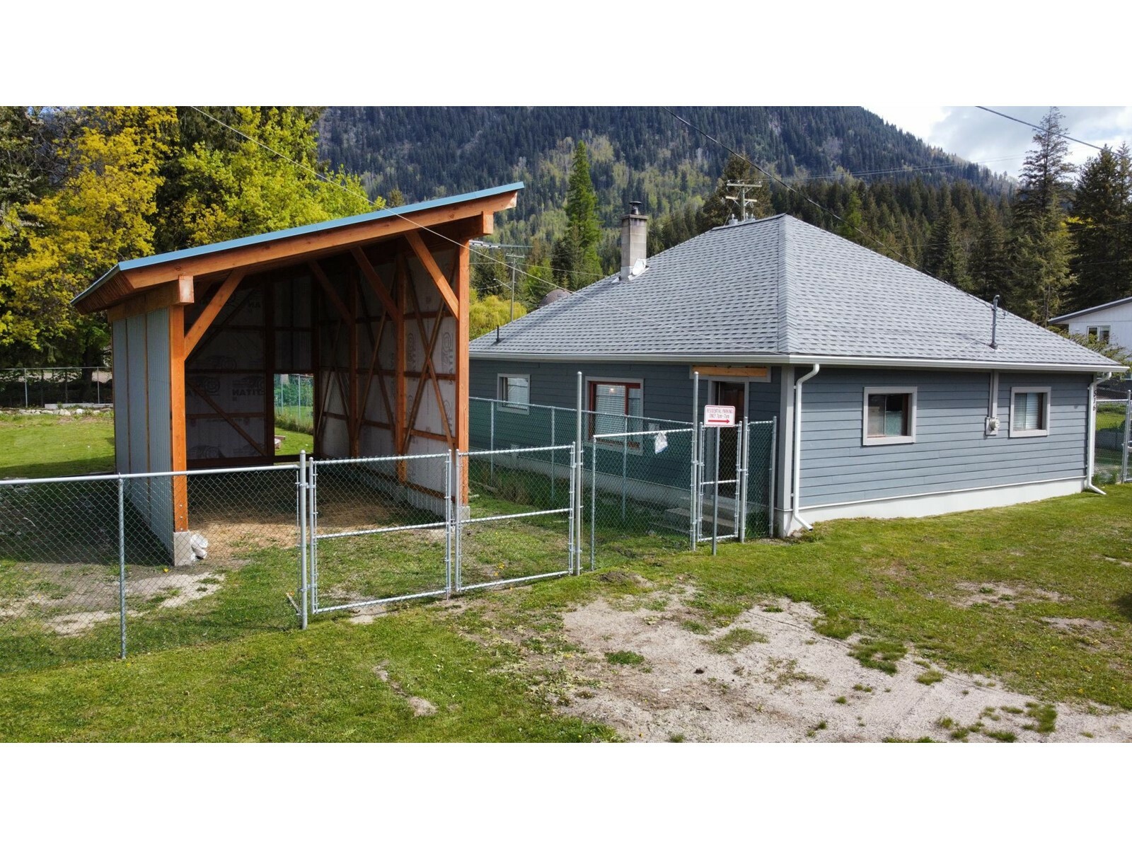 Property Photo:  516 Slocan Avenue  BC V0G 1S0 