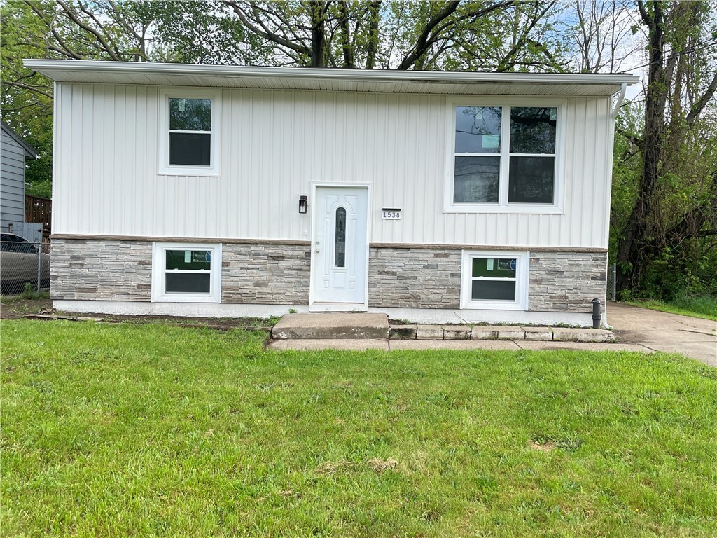 Property Photo:  1538 Woodlawn Avenue  PA 16510 