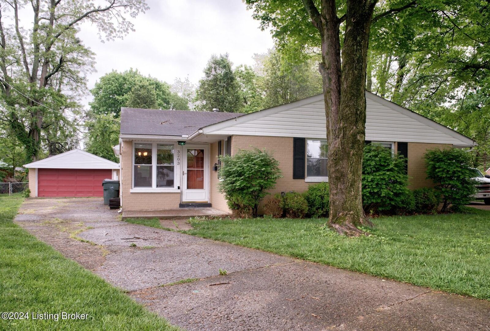 Property Photo:  3203 Galene Ct  KY 40299 