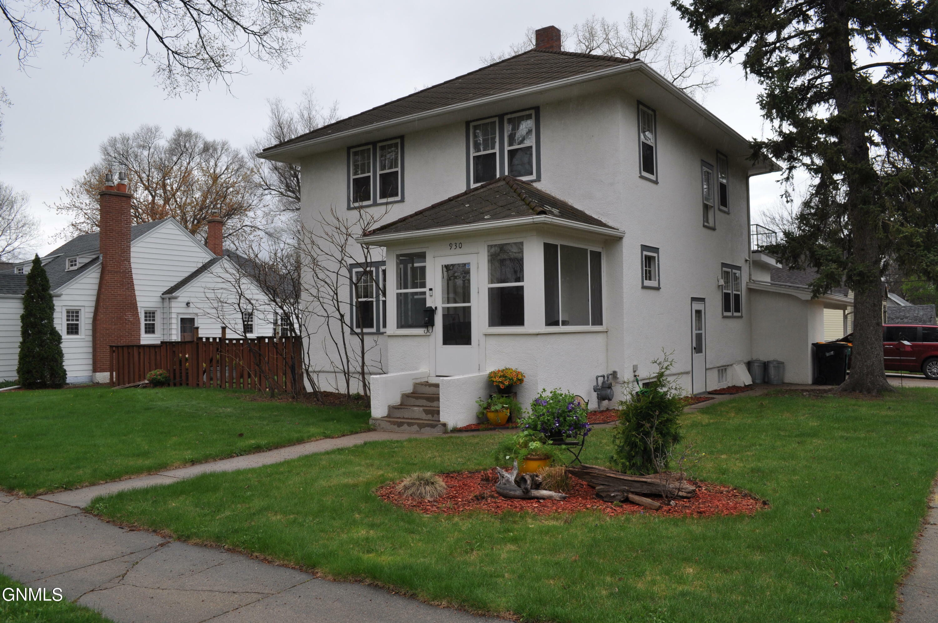 Property Photo:  930 N 8th Street  ND 58501 