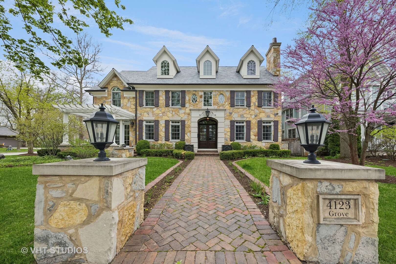 Property Photo: 4123 Grove Avenue IL 60558