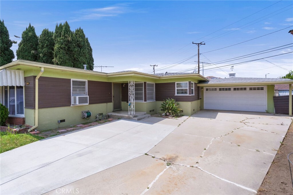 Property Photo:  6808 Mayflower Pl  CA 90201 